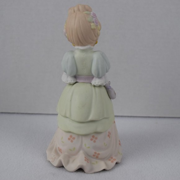 Precious Moments 307009 Charity Begins In The Hear - Picture 5 of 6